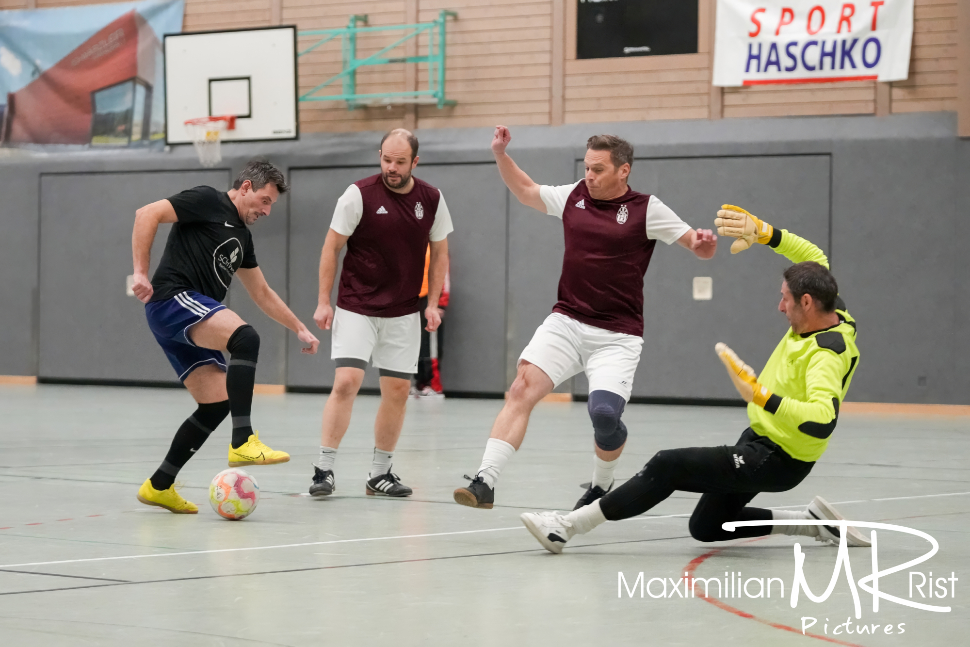 GER, Fussball,Adolf Waelder Pokal 2023, Tag 1, Hallenturnier, Spielzeit 2023/2024, FC Isny, AH Turnier, 12.01.24