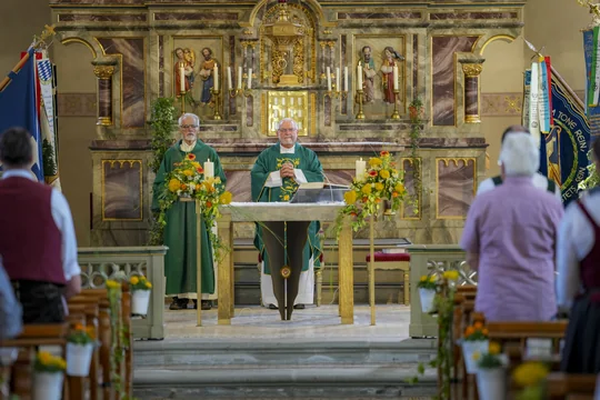 BZMF: Sonntag - Gottesdienst, Frühshoppen, Umzug, Fahneneinzug und Stimmung im Festzelt