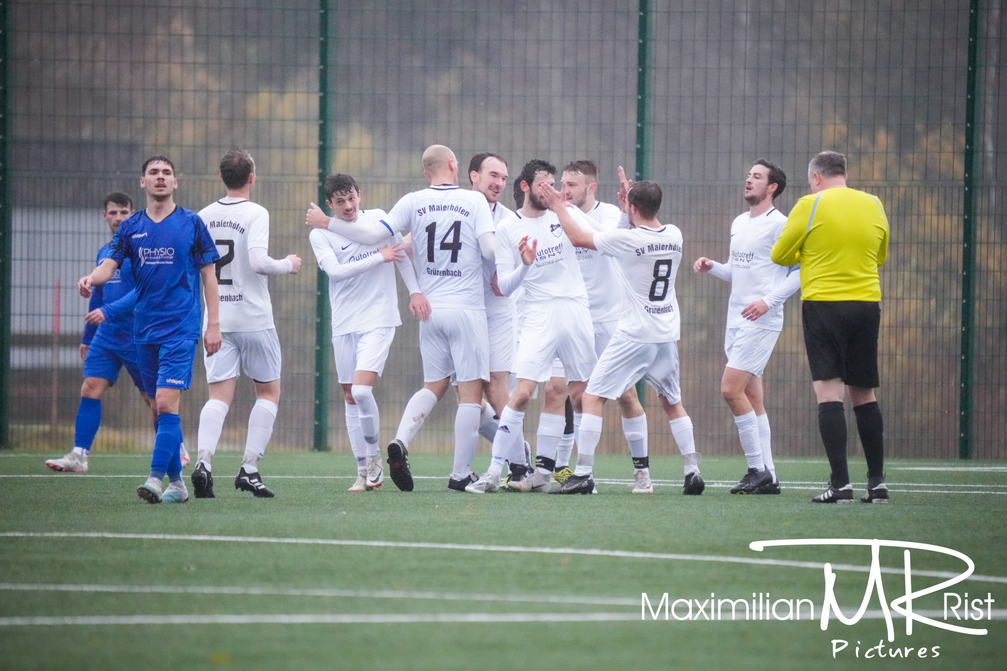 GER, SV Maierhoefen vs. FC Leutkirch, Fussball, Bezirksliga Bodensee, 17. Spieltag, Spielzeit 2023/2024, 19.11.23