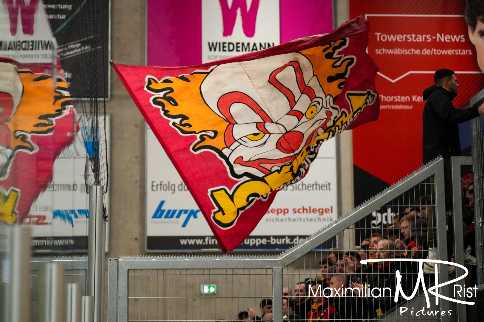 GER, Ravensburg Towerstars vs. ESV Kaufbeuren, Eishockey, DEL2, 32. Spieltag, Spielzeit 2024/2024,  30.12.23