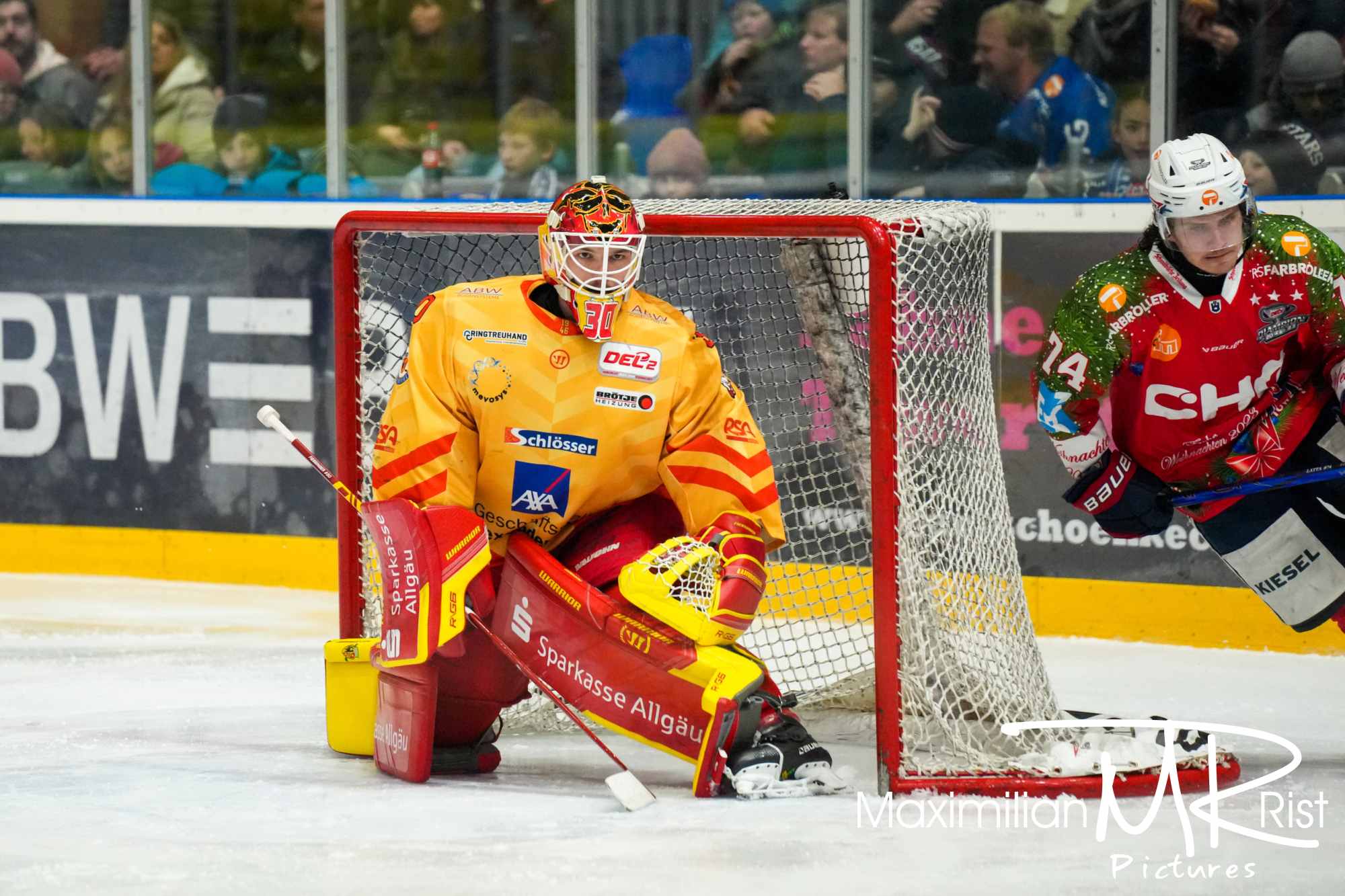 GER, Ravensburg Towerstars vs. ESV Kaufbeuren, Eishockey, DEL2, 32. Spieltag, Spielzeit 2024/2024,  30.12.23