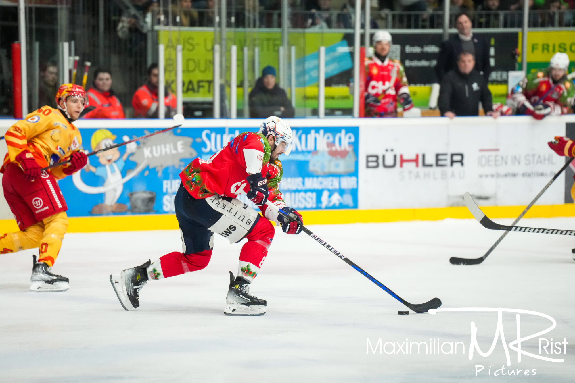 GER, Ravensburg Towerstars vs. ESV Kaufbeuren, Eishockey, DEL2, 32. Spieltag, Spielzeit 2024/2024,  30.12.23