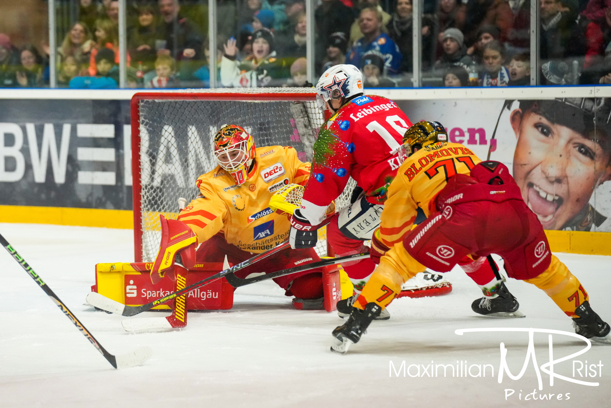 GER, Ravensburg Towerstars vs. ESV Kaufbeuren, Eishockey, DEL2, 32. Spieltag, Spielzeit 2024/2024,  30.12.23