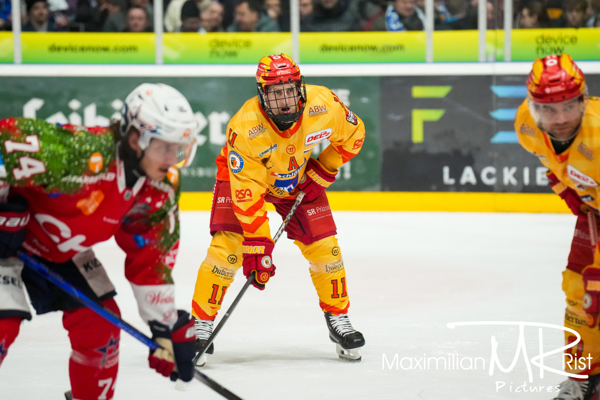 GER, Ravensburg Towerstars vs. ESV Kaufbeuren, Eishockey, DEL2, 32. Spieltag, Spielzeit 2024/2024,  30.12.23