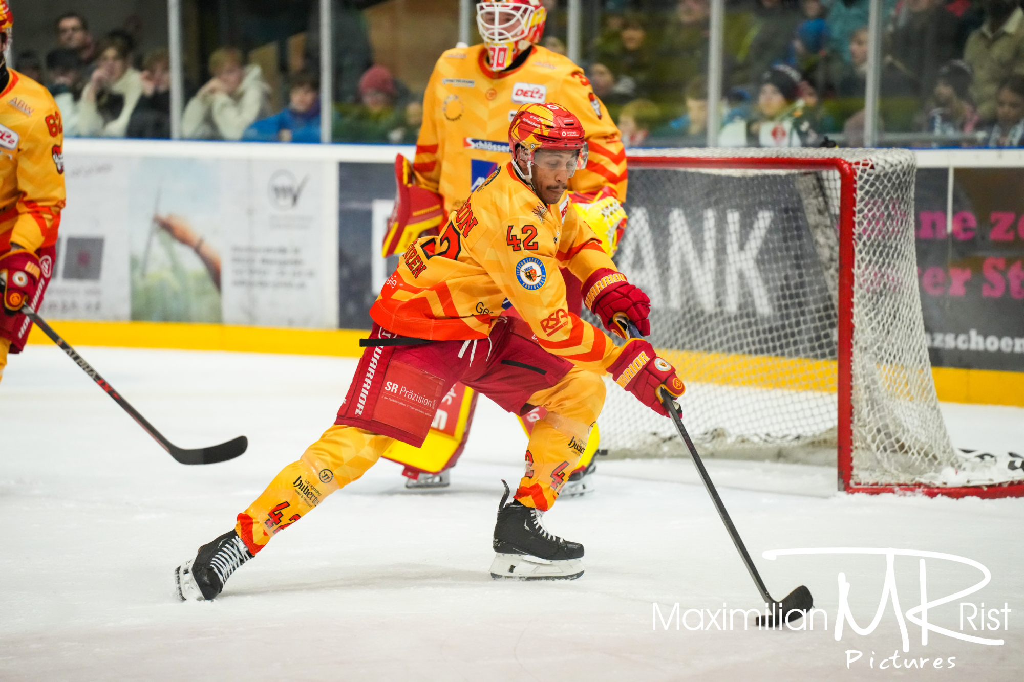 GER, Ravensburg Towerstars vs. ESV Kaufbeuren, Eishockey, DEL2, 32. Spieltag, Spielzeit 2024/2024,  30.12.23