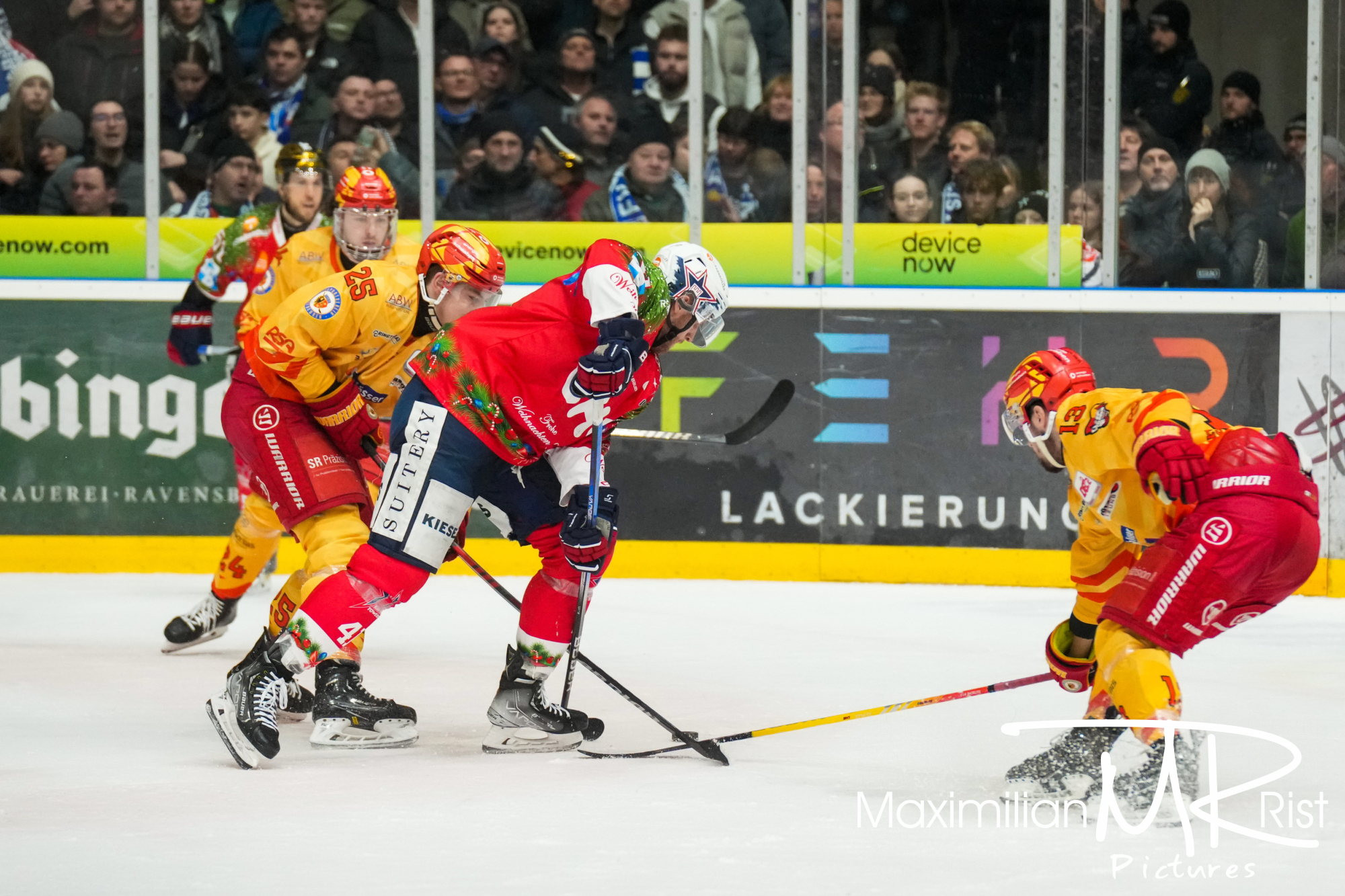 GER, Ravensburg Towerstars vs. ESV Kaufbeuren, Eishockey, DEL2, 32. Spieltag, Spielzeit 2024/2024,  30.12.23