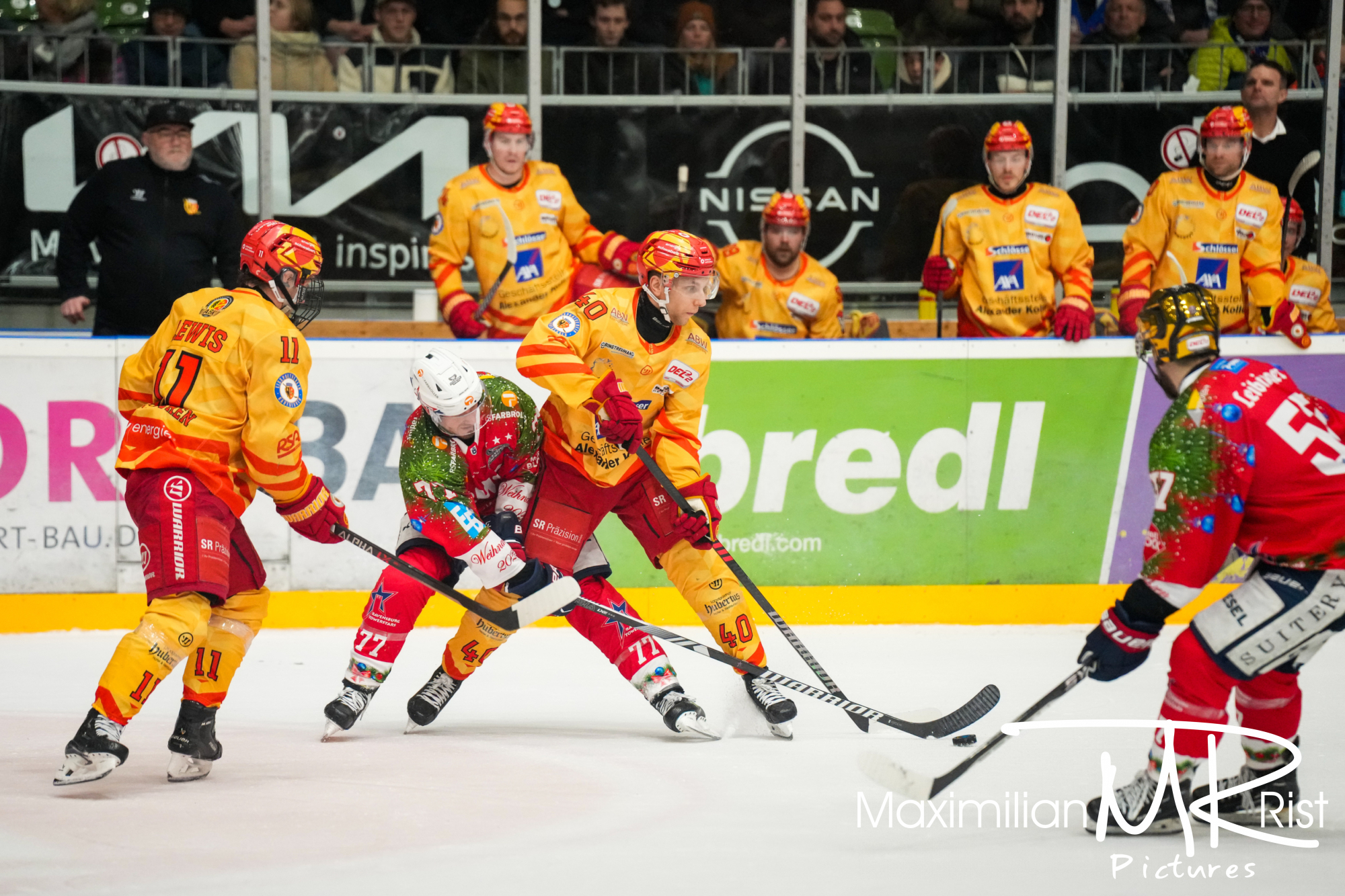 GER, Ravensburg Towerstars vs. ESV Kaufbeuren, Eishockey, DEL2, 32. Spieltag, Spielzeit 2024/2024,  30.12.23