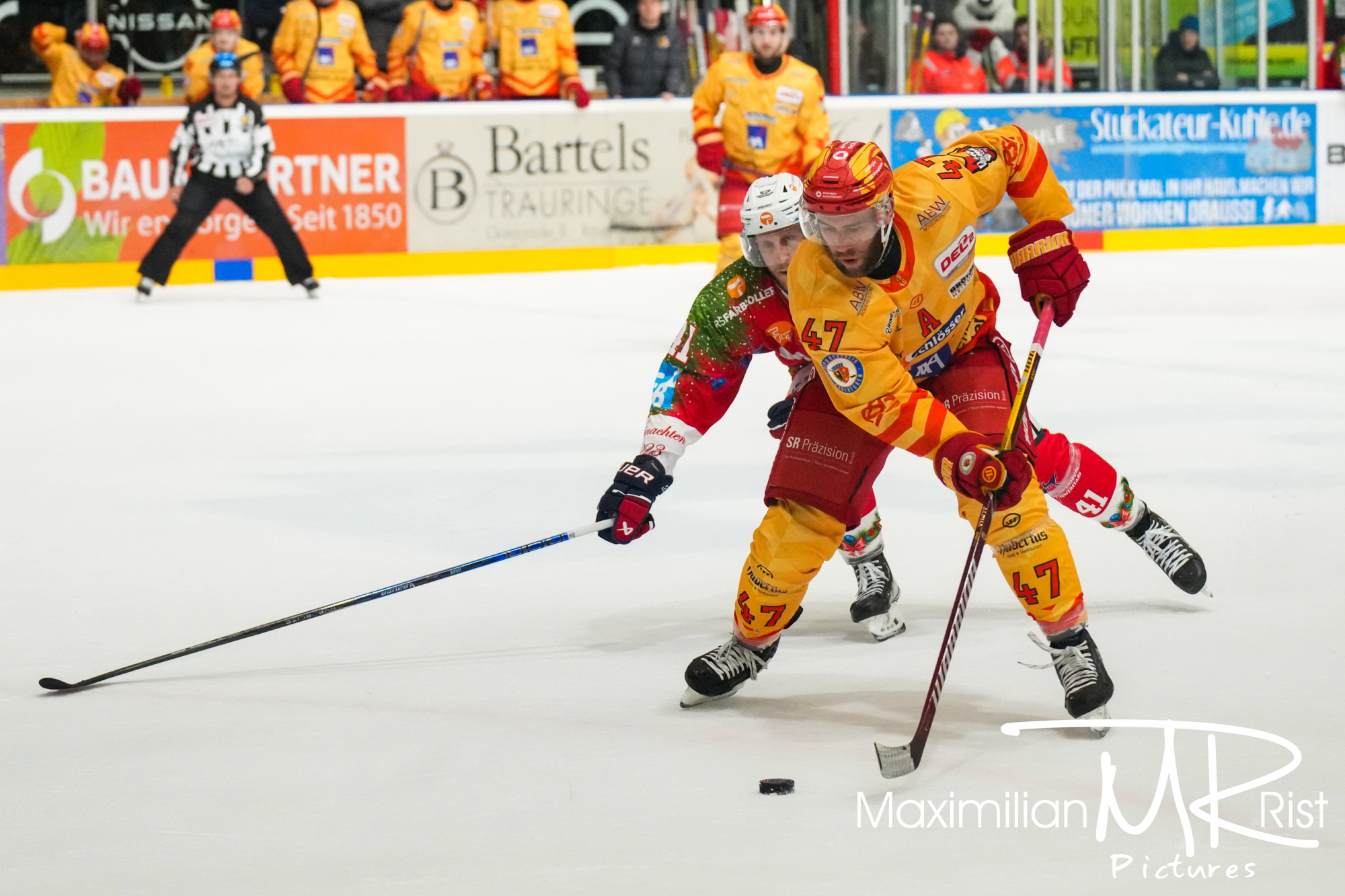 GER, Ravensburg Towerstars vs. ESV Kaufbeuren, Eishockey, DEL2, 32. Spieltag, Spielzeit 2024/2024,  30.12.23