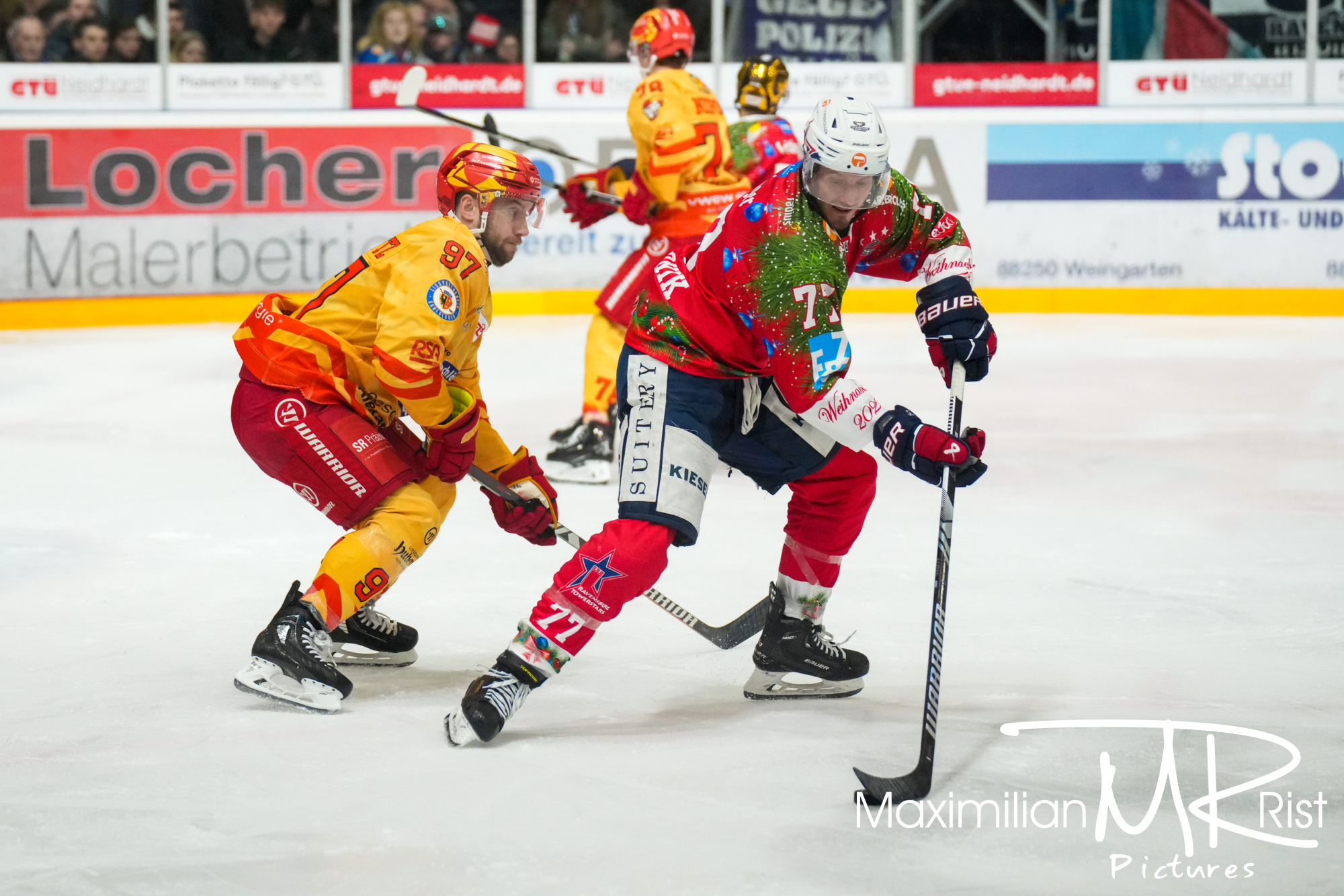 GER, Ravensburg Towerstars vs. ESV Kaufbeuren, Eishockey, DEL2, 32. Spieltag, Spielzeit 2024/2024,  30.12.23