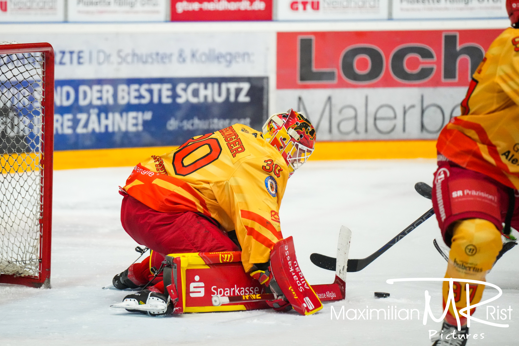 GER, Ravensburg Towerstars vs. ESV Kaufbeuren, Eishockey, DEL2, 32. Spieltag, Spielzeit 2024/2024,  30.12.23