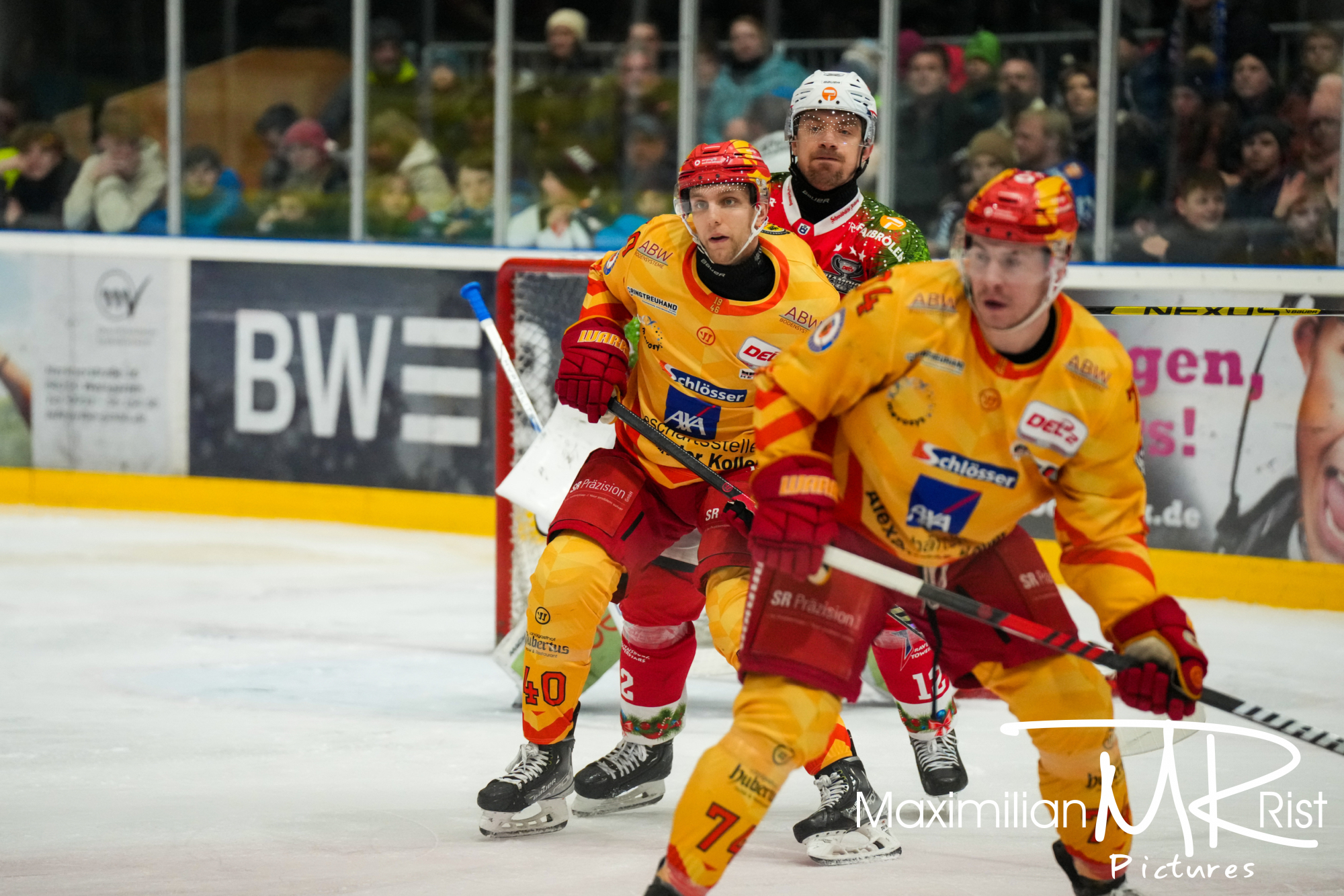 GER, Ravensburg Towerstars vs. ESV Kaufbeuren, Eishockey, DEL2, 32. Spieltag, Spielzeit 2024/2024,  30.12.23