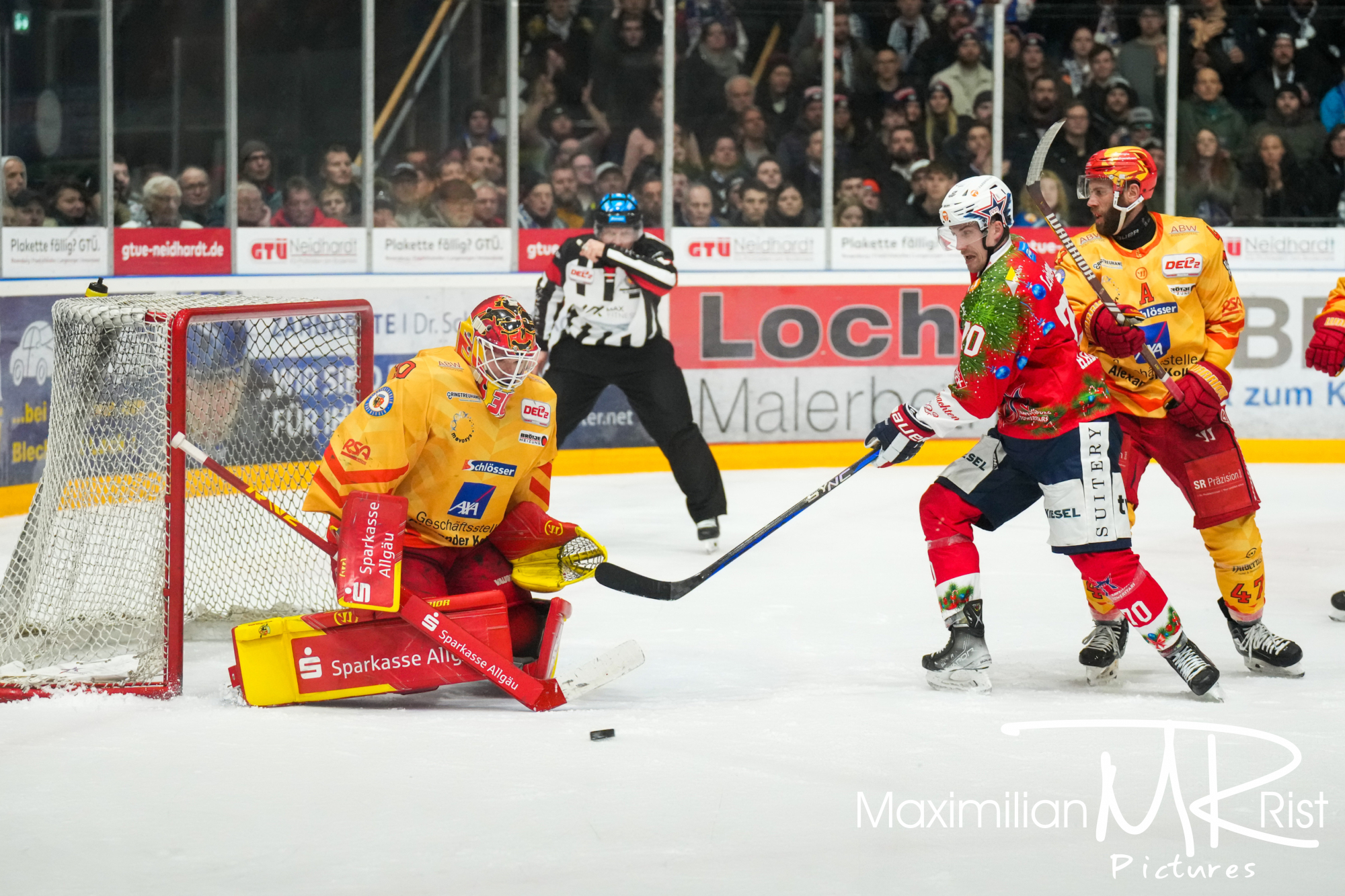 GER, Ravensburg Towerstars vs. ESV Kaufbeuren, Eishockey, DEL2, 32. Spieltag, Spielzeit 2024/2024,  30.12.23