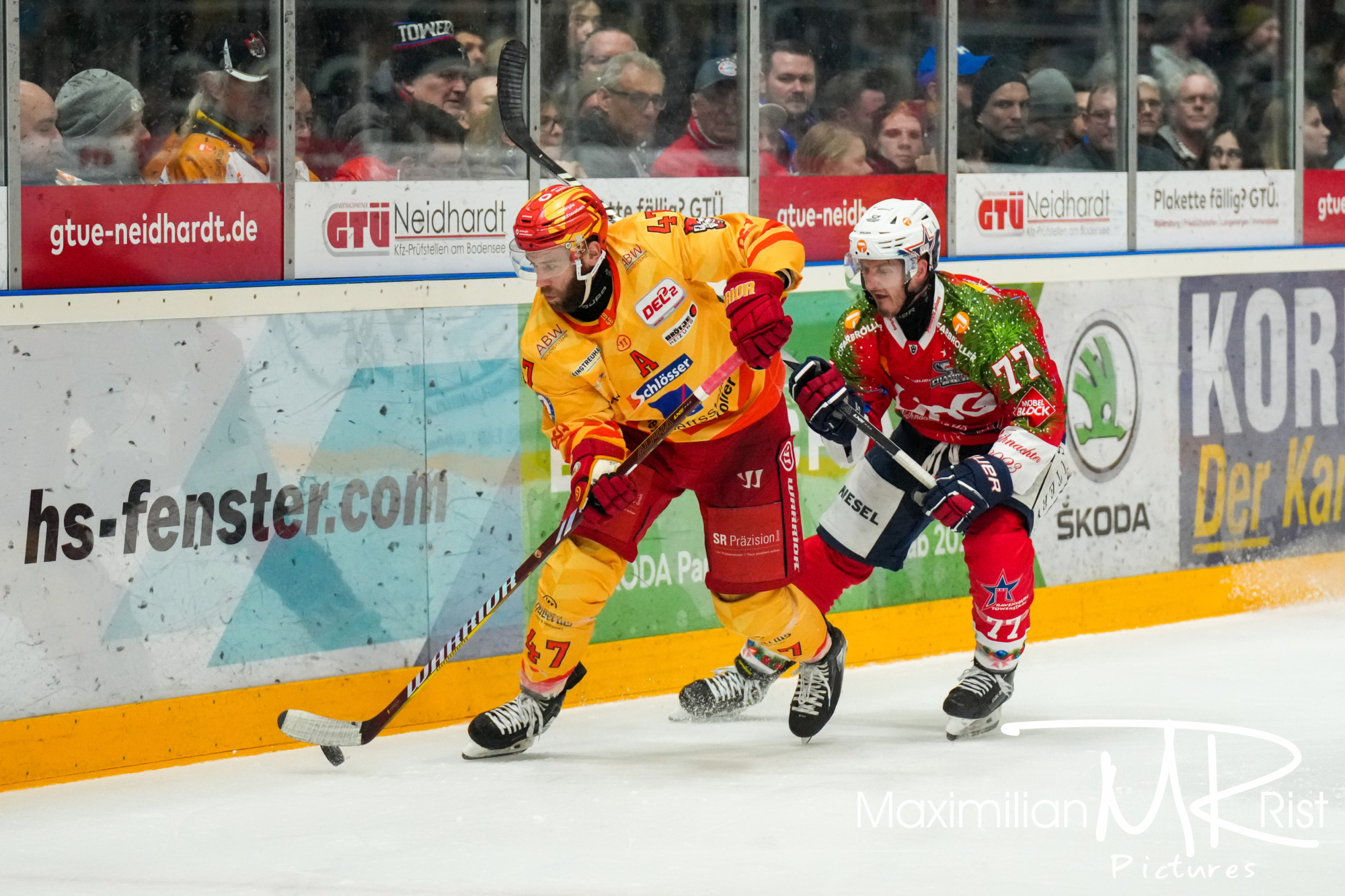 GER, Ravensburg Towerstars vs. ESV Kaufbeuren, Eishockey, DEL2, 32. Spieltag, Spielzeit 2024/2024,  30.12.23