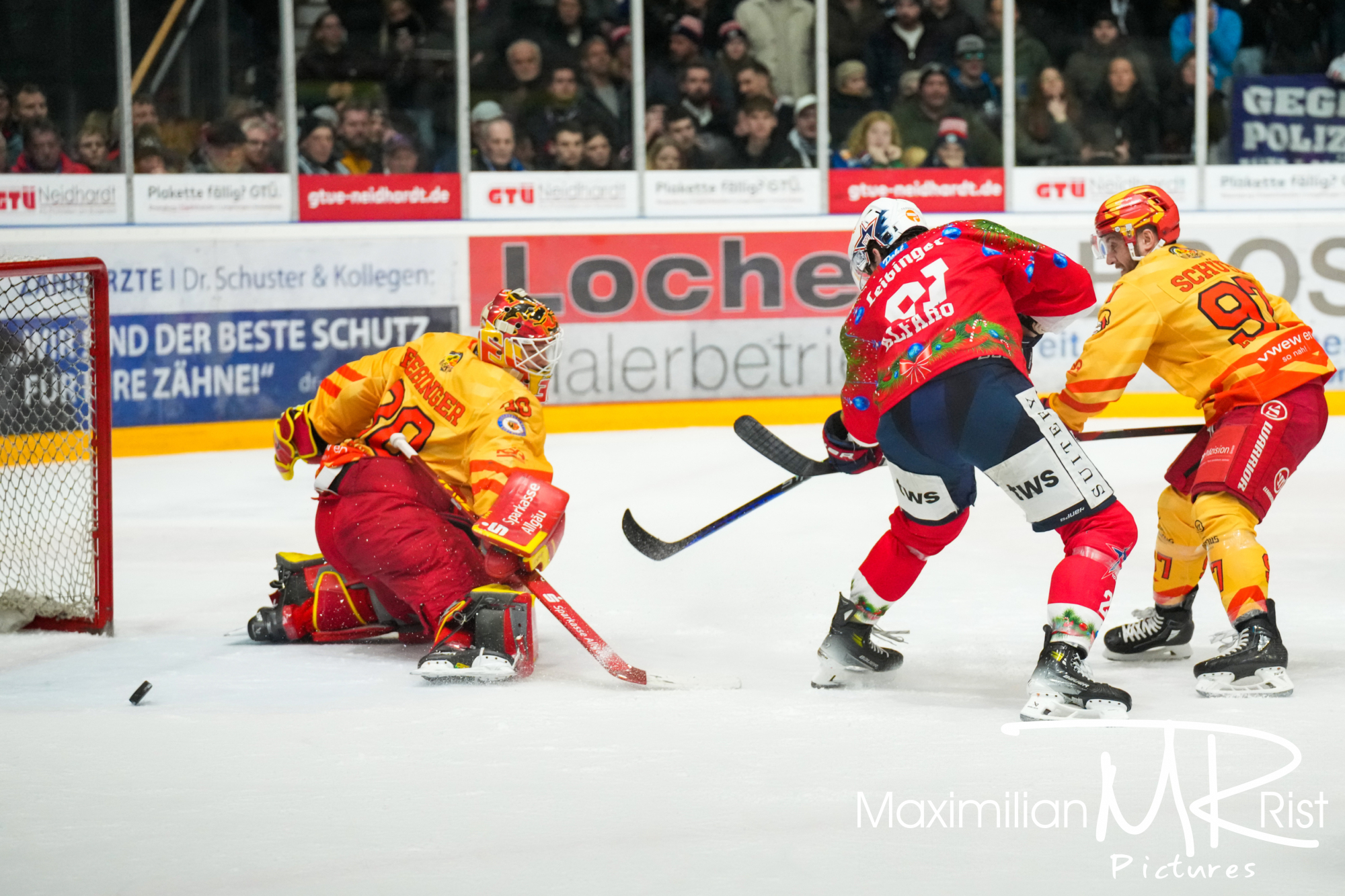 GER, Ravensburg Towerstars vs. ESV Kaufbeuren, Eishockey, DEL2, 32. Spieltag, Spielzeit 2024/2024,  30.12.23