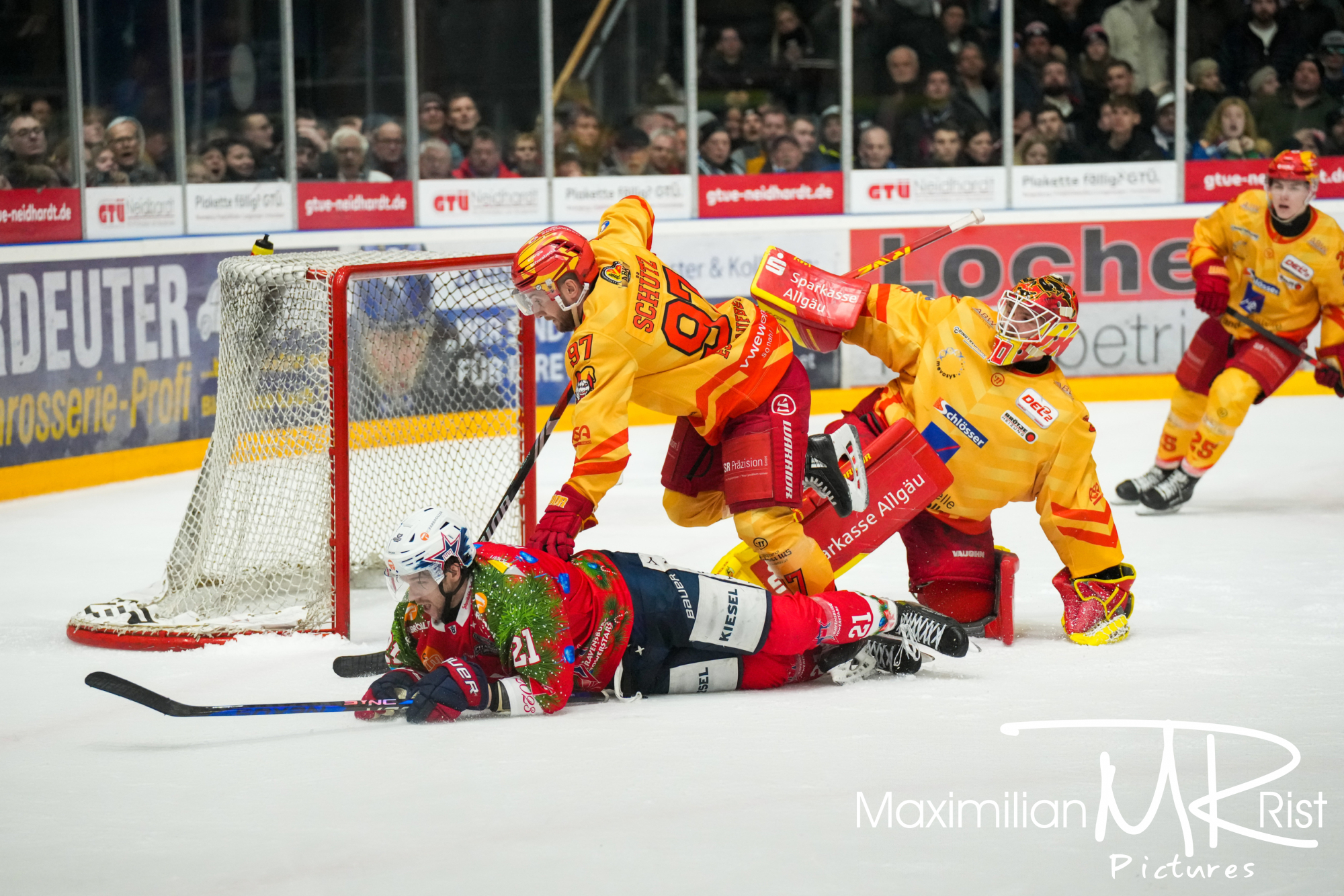 GER, Ravensburg Towerstars vs. ESV Kaufbeuren, Eishockey, DEL2, 32. Spieltag, Spielzeit 2024/2024,  30.12.23