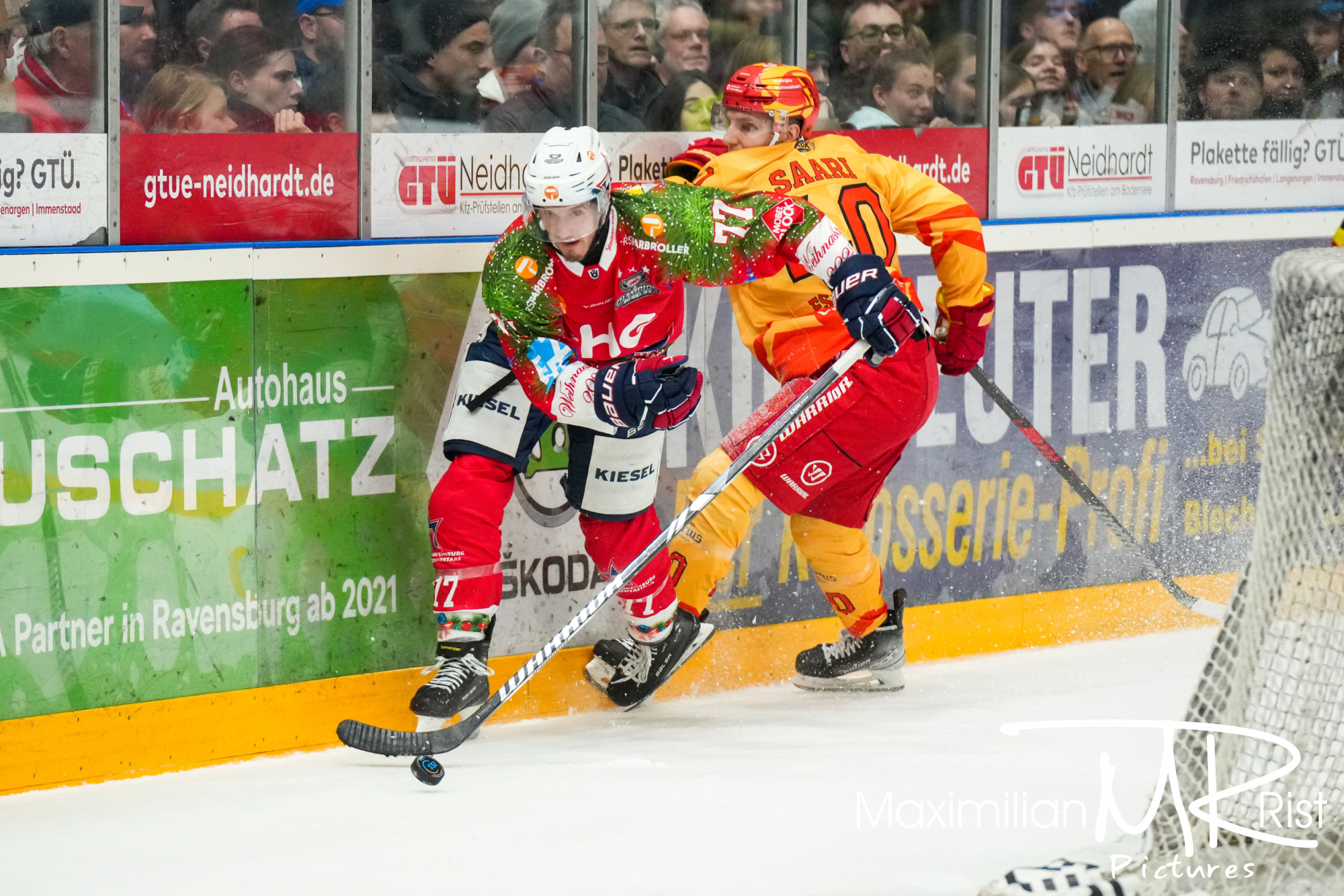 GER, Ravensburg Towerstars vs. ESV Kaufbeuren, Eishockey, DEL2, 32. Spieltag, Spielzeit 2024/2024,  30.12.23