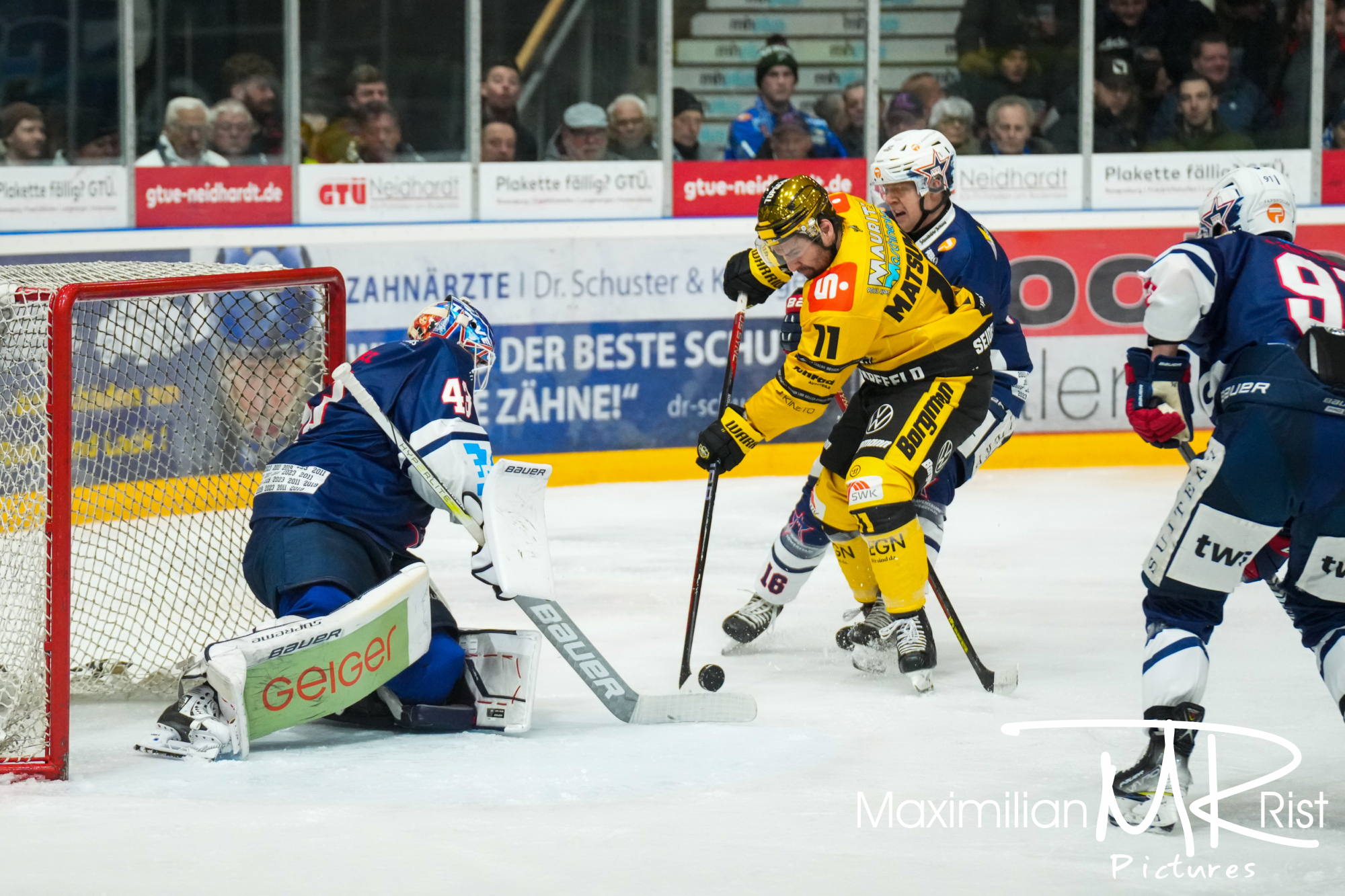 GER, Ravensburg Towerstars vs. Krefeld Pinguine, Eishockey, DEL2, 12. Spieltag, Spielzeit 2024/2024,  08.12.23