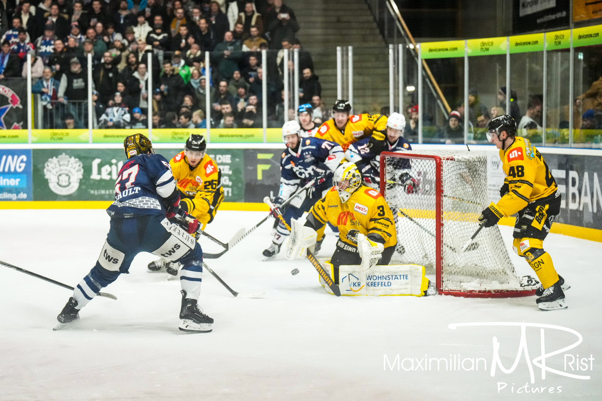 GER, Ravensburg Towerstars vs. Krefeld Pinguine, Eishockey, DEL2, 12. Spieltag, Spielzeit 2024/2024,  08.12.23