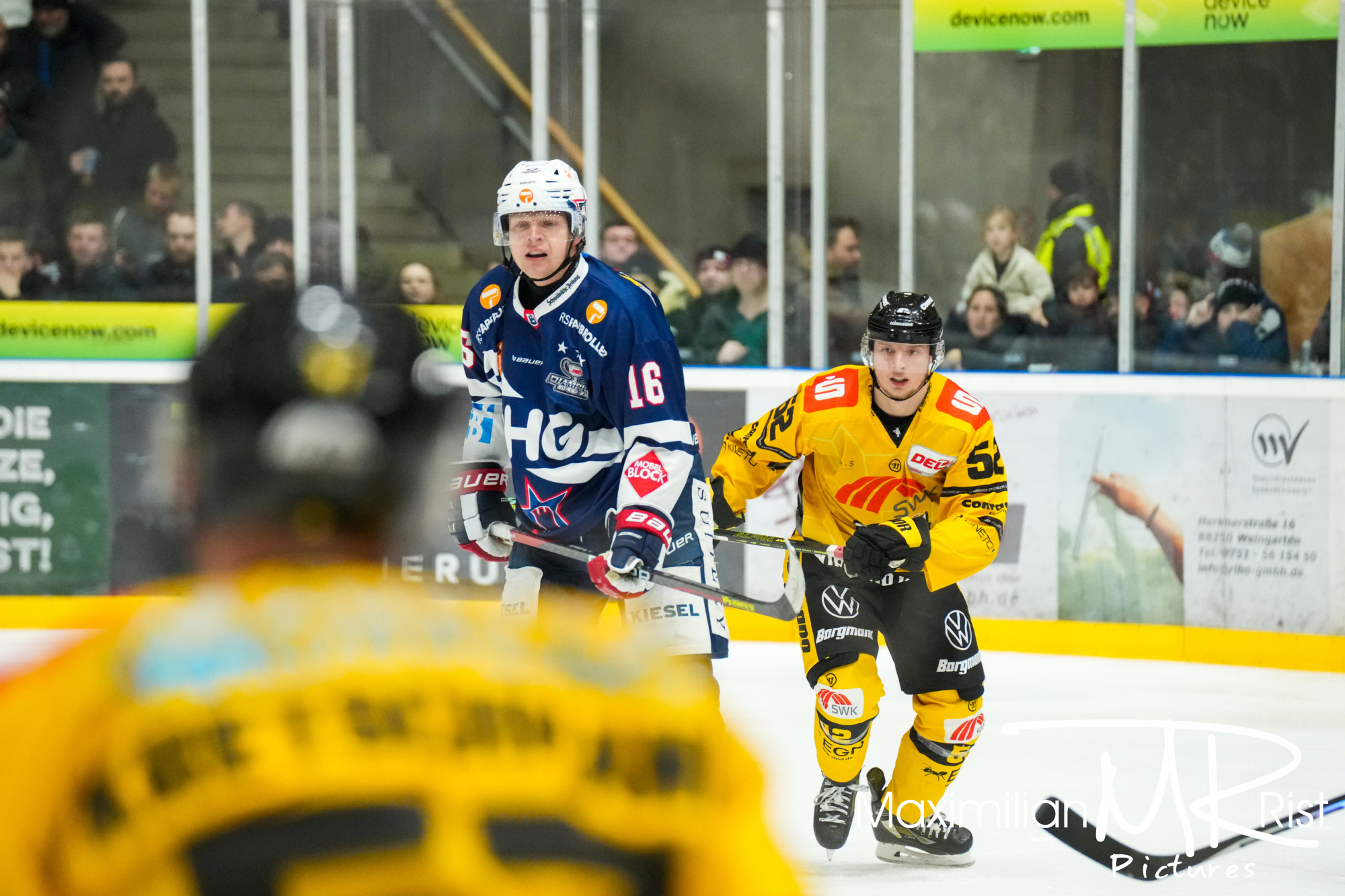 GER, Ravensburg Towerstars vs. Krefeld Pinguine, Eishockey, DEL2, 12. Spieltag, Spielzeit 2024/2024,  08.12.23