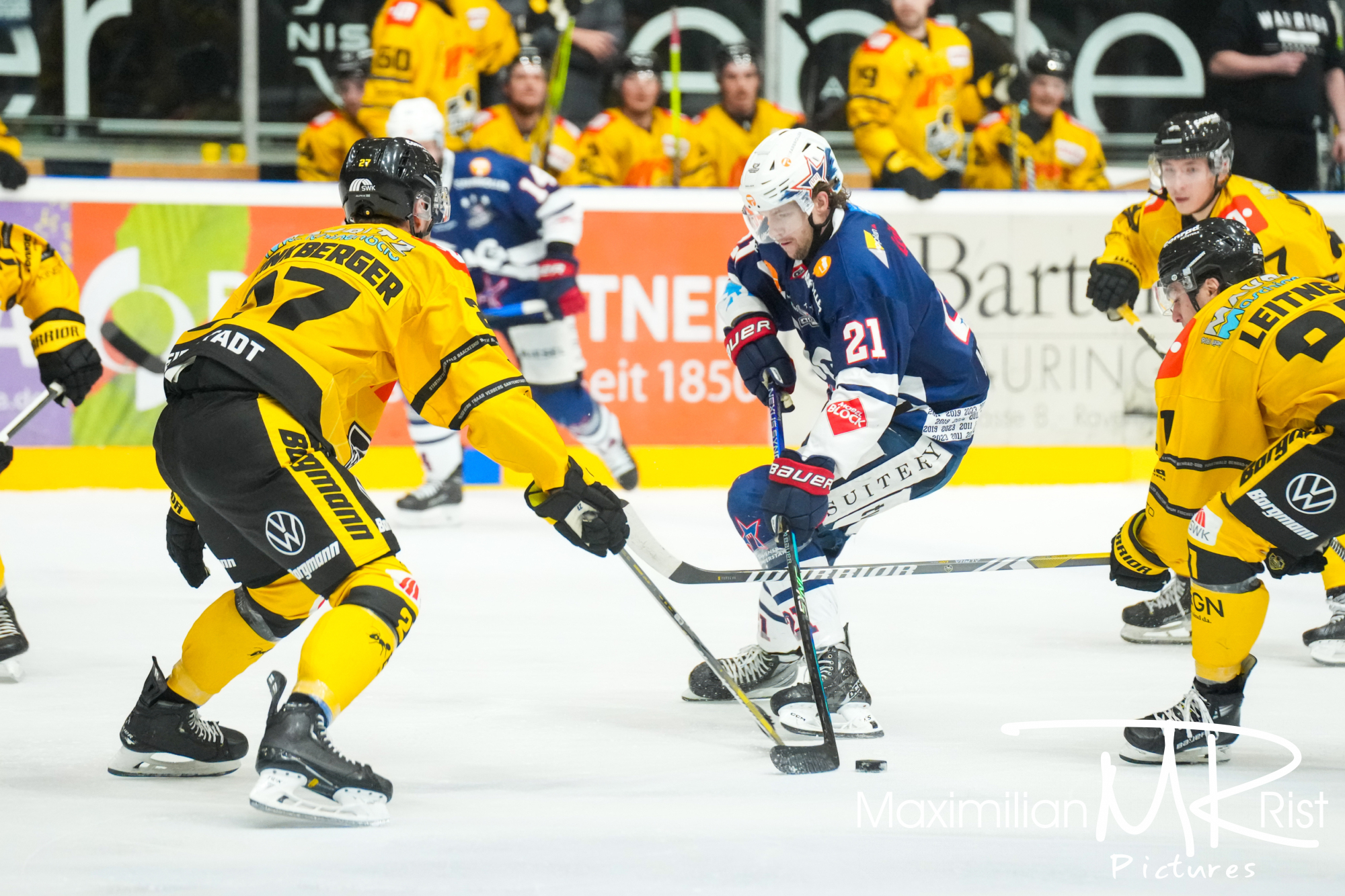 GER, Ravensburg Towerstars vs. Krefeld Pinguine, Eishockey, DEL2, 12. Spieltag, Spielzeit 2024/2024,  08.12.23