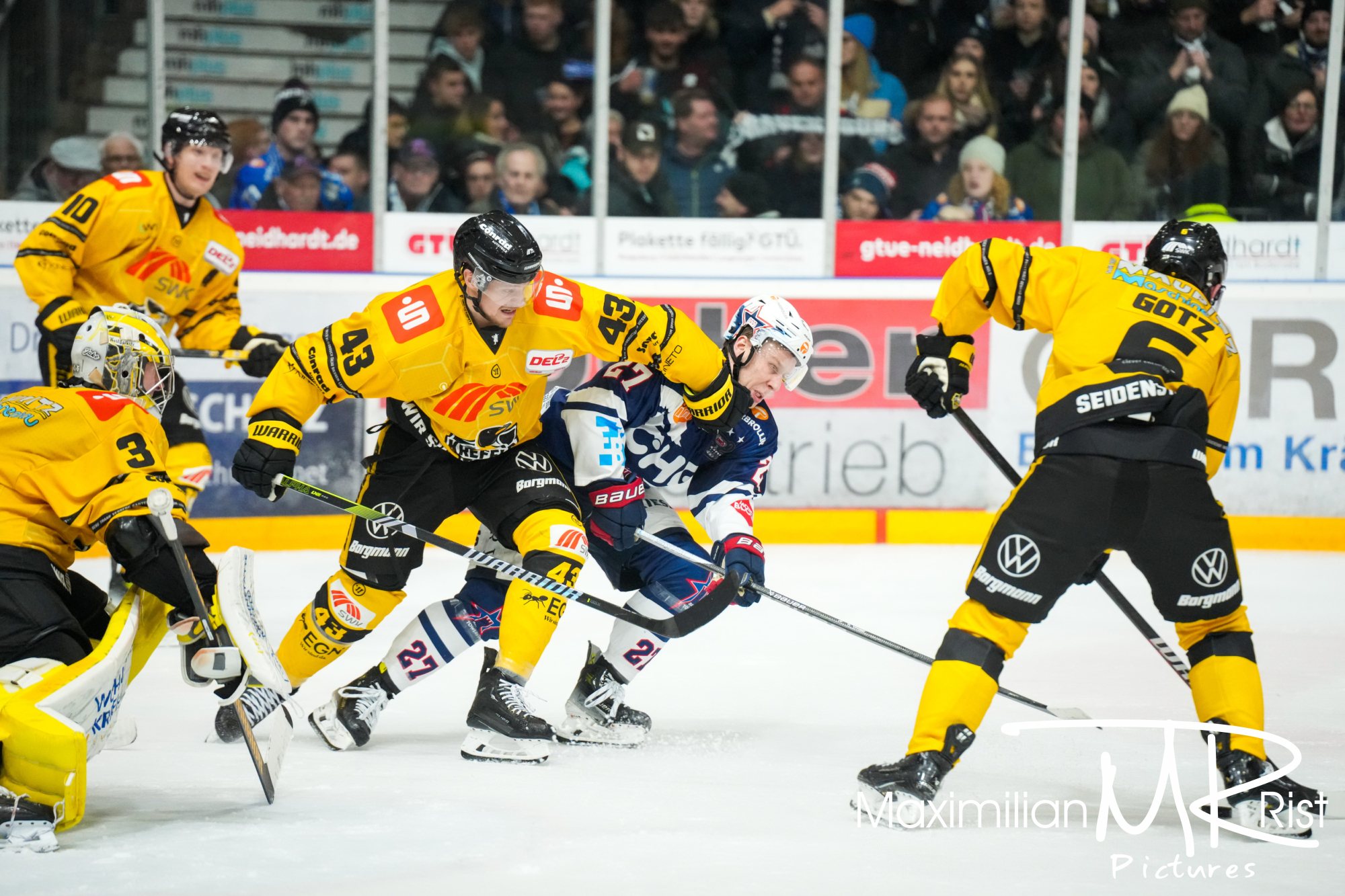 GER, Ravensburg Towerstars vs. Krefeld Pinguine, Eishockey, DEL2, 12. Spieltag, Spielzeit 2024/2024,  08.12.23