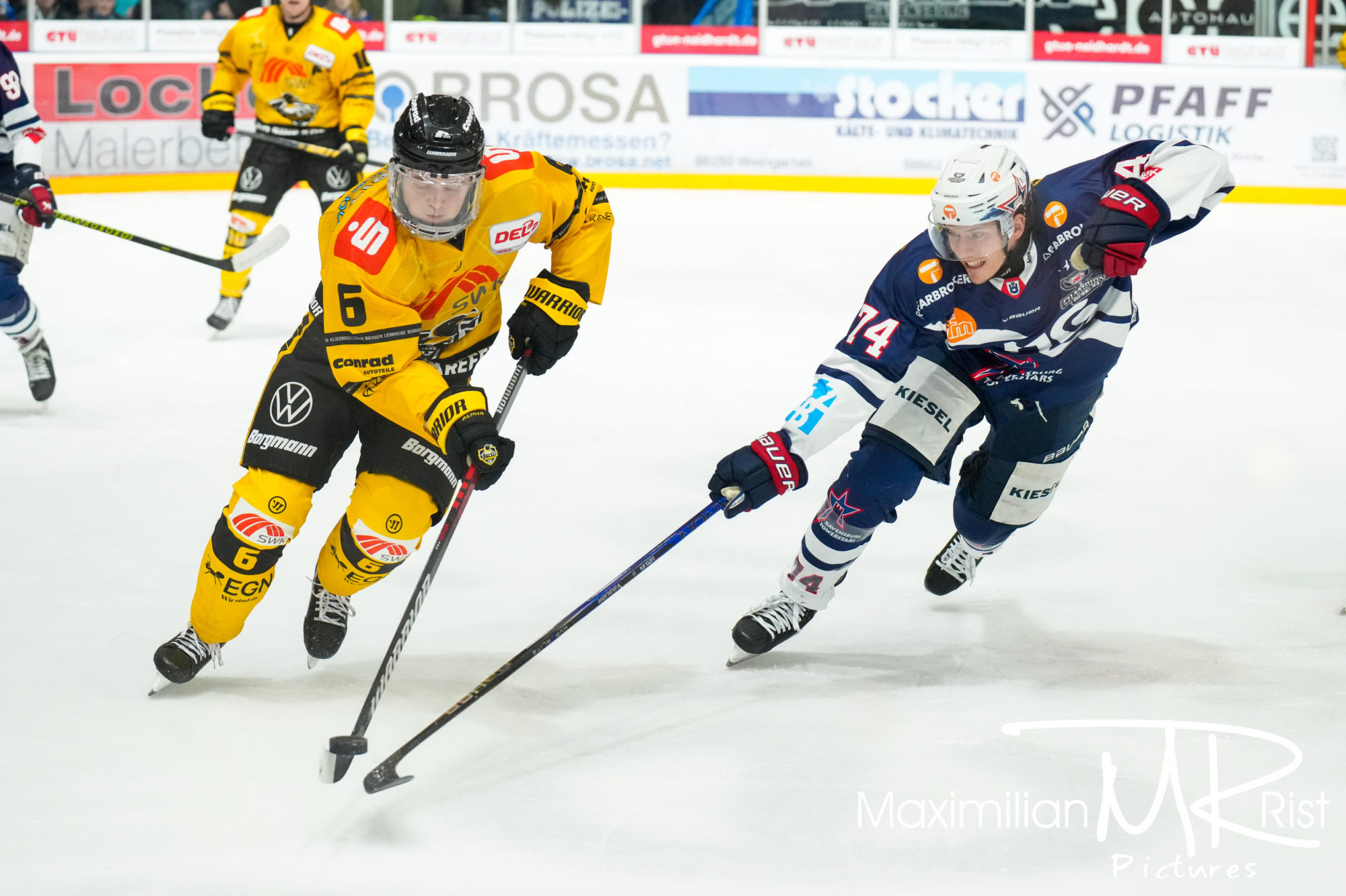 GER, Ravensburg Towerstars vs. Krefeld Pinguine, Eishockey, DEL2, 12. Spieltag, Spielzeit 2024/2024,  08.12.23