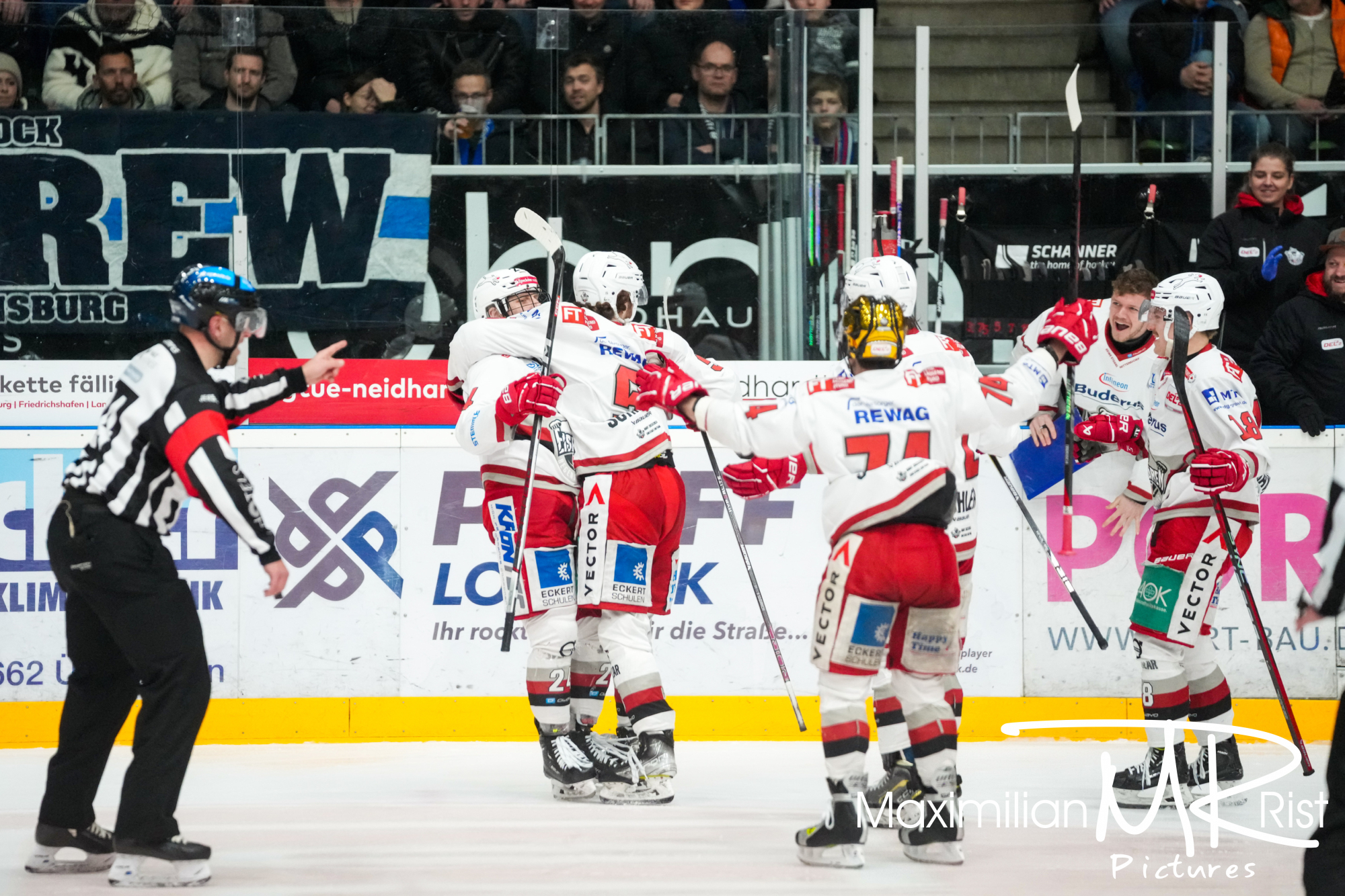 GER, Ravensburg Towerstars vs. Eisbaeren Regensburg, Eishockey, DEL2, Playoff Viertelfinale Spiel 2, Spielzeit 2024/2024,  15.03.24