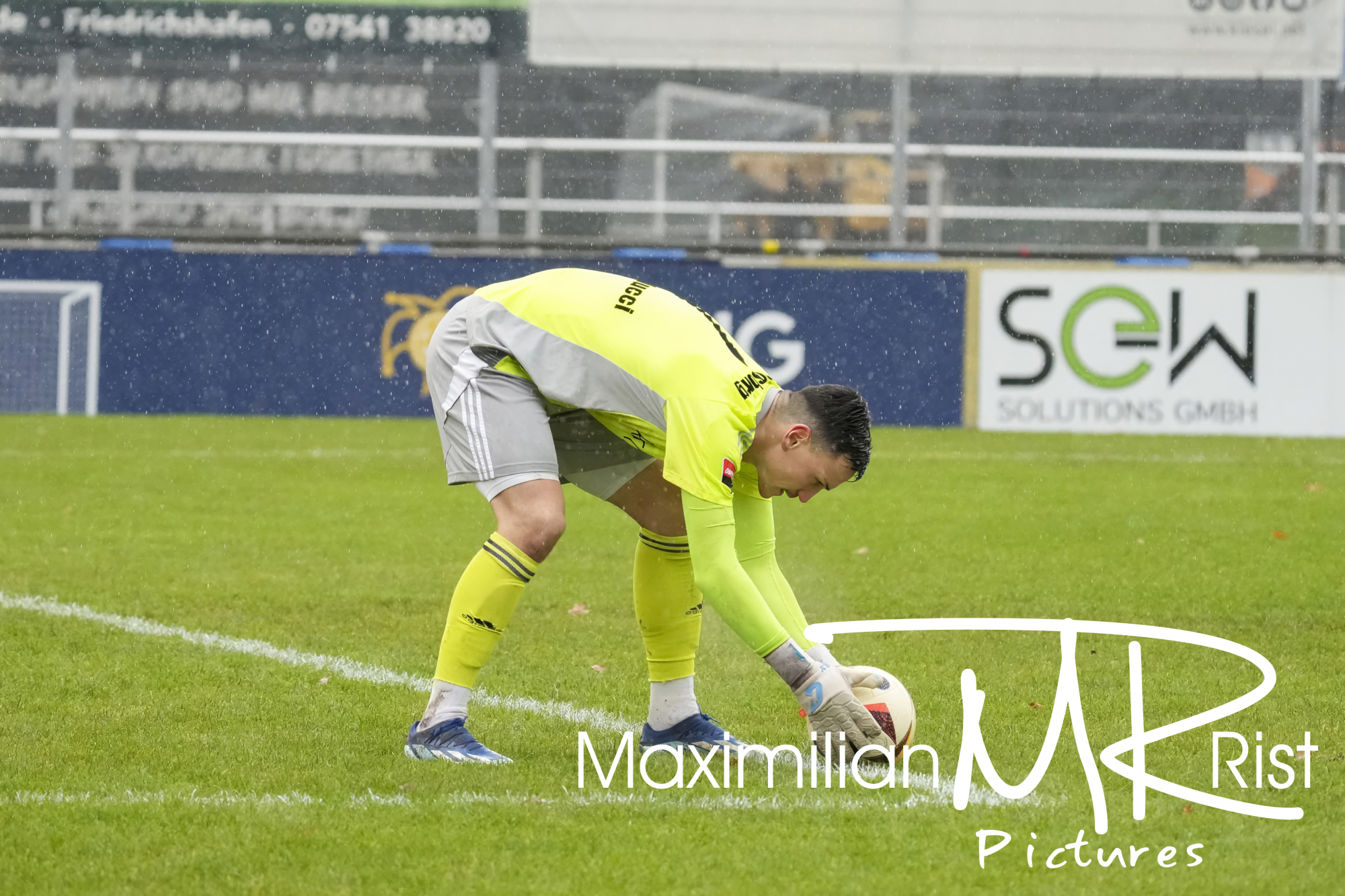 GER, FV Ravensburg vs. FC 08 Villingen II,, Fussball, Oberliga Baden-Wuerttemberg, 20. Spieltag, Spielzeit 2024/2025,   07.12.24